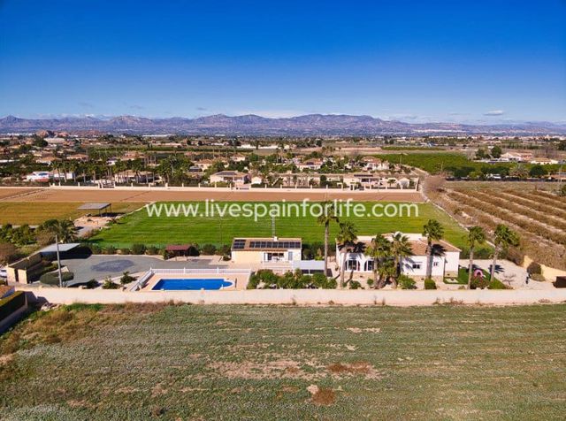 Finca/Casa Rural de 4 habitaciones en Catral en venta con piscina garaje - 369.000 € (Ref: 10112109)