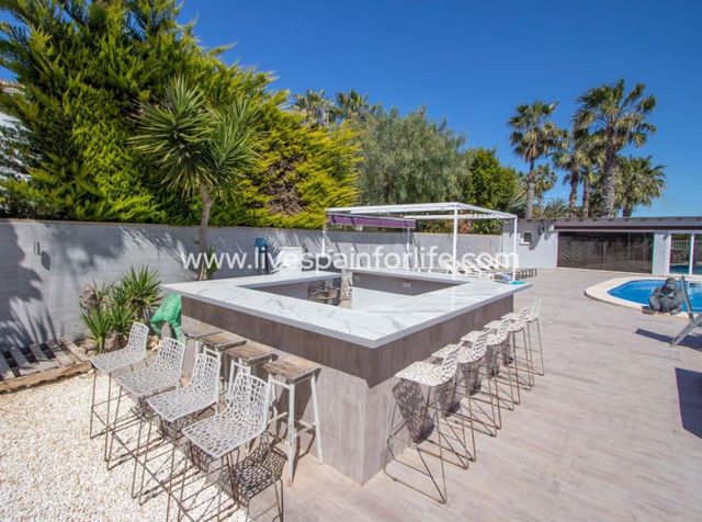 Finca/Casa Rural de 4 habitaciones en Catral en venta con piscina garaje - 549.000 € (Ref: 10112111)
