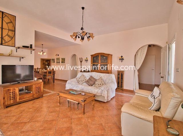 Finca/Casa Rural de 5 habitaciones en Catral en venta con piscina - 399.000 € (Ref: 10112112)