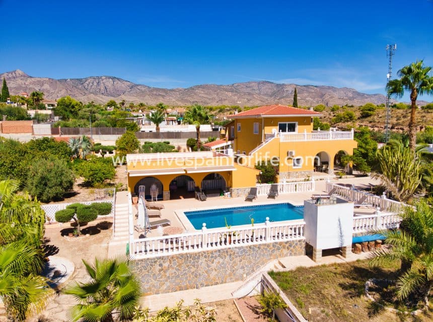 6 sovrum Finca/Hus på landet till salu i Albatera med pool garage - 485 000 € (Ref: 10112360)