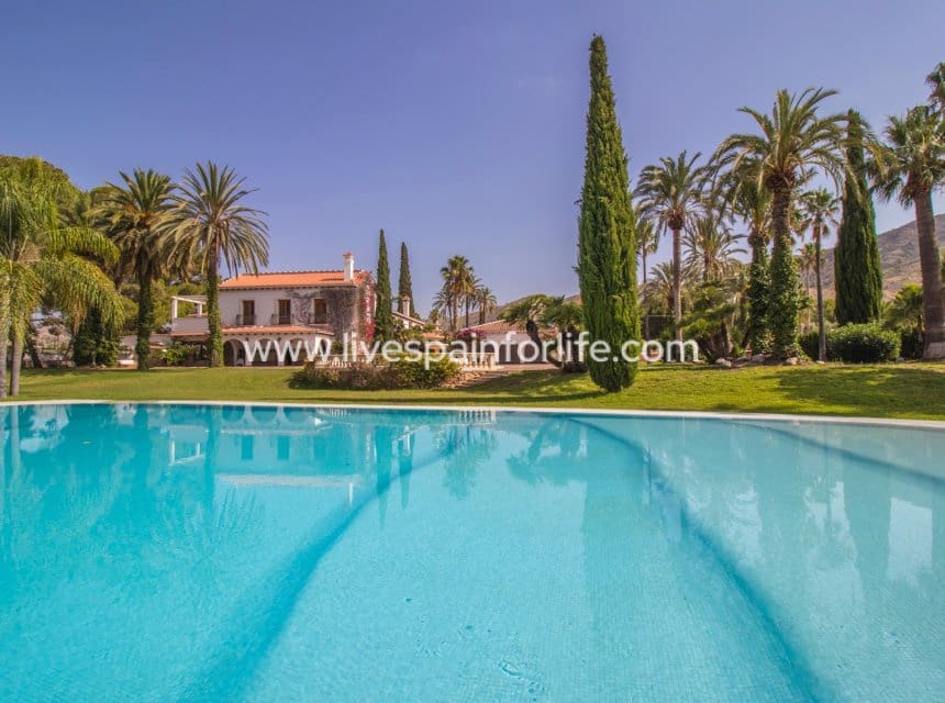 8 bedroom Business for sale in Novelda with pool garage - € 5,000,000 (Ref: 10117474)