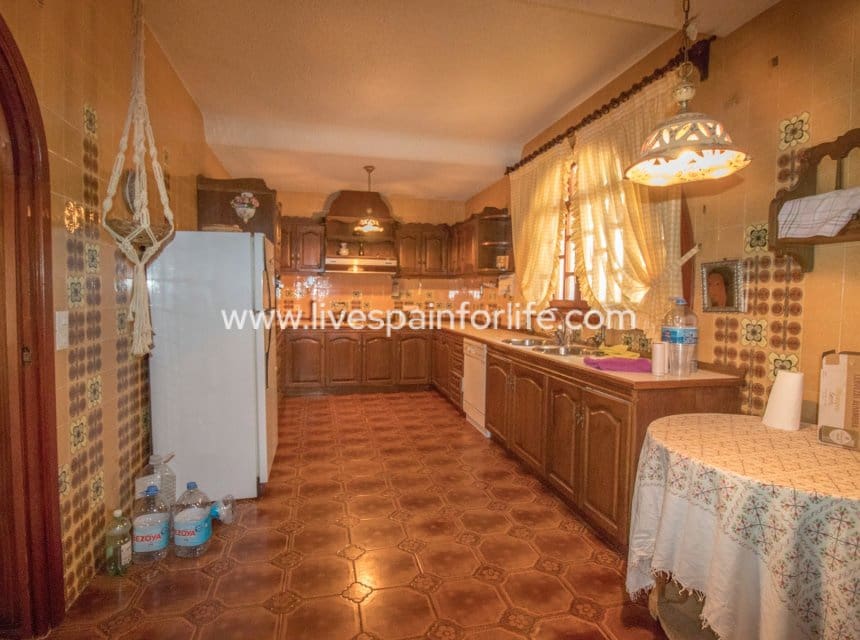 8 bedroom Business for sale in Novelda with pool garage - € 5,000,000 (Ref: 10117474)
