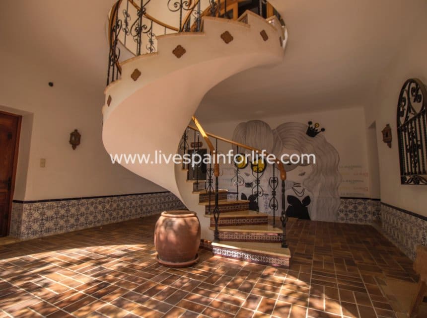 8 bedroom Business for sale in Novelda with pool garage - € 5,000,000 (Ref: 10117474)