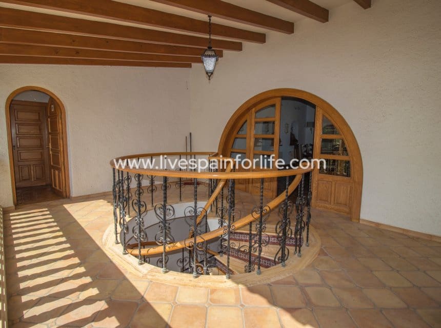 8 bedroom Business for sale in Novelda with pool garage - € 5,000,000 (Ref: 10117474)