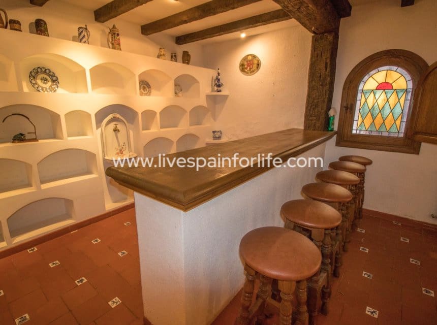 8 bedroom Business for sale in Novelda with pool garage - € 5,000,000 (Ref: 10117474)