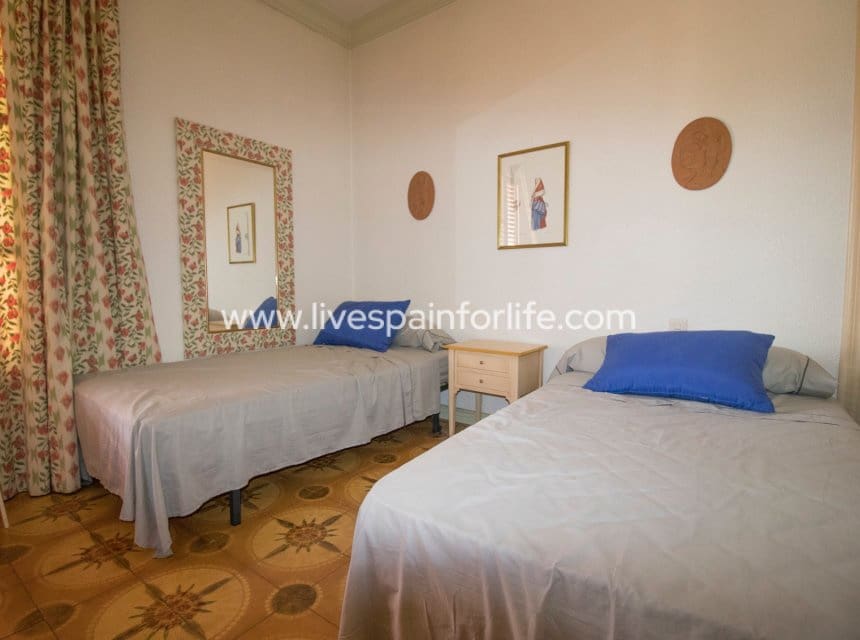8 bedroom Business for sale in Novelda with pool garage - € 5,000,000 (Ref: 10117474)