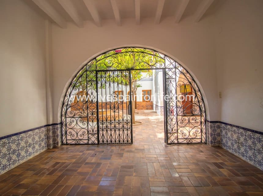 8 bedroom Business for sale in Novelda with pool garage - € 5,000,000 (Ref: 10117474)