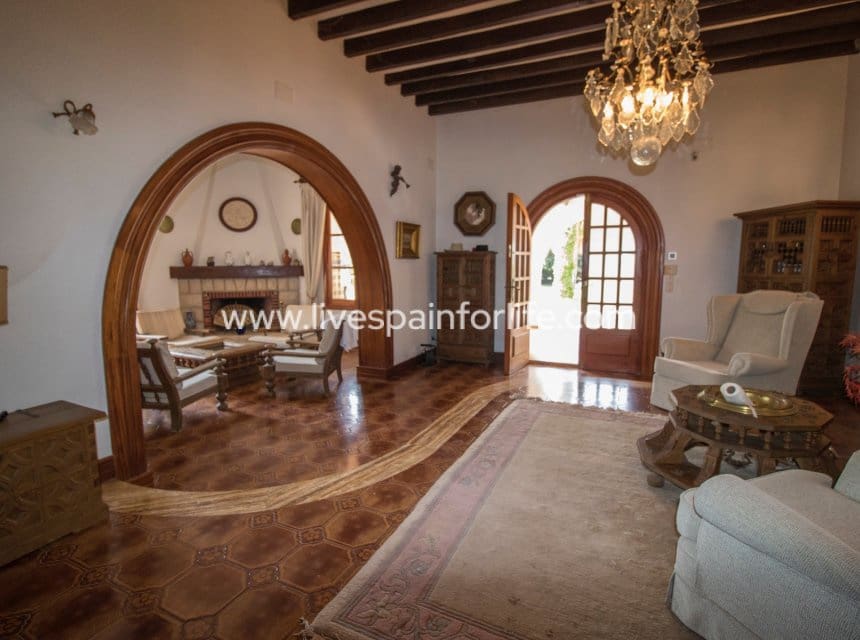 8 bedroom Business for sale in Novelda with pool garage - € 5,000,000 (Ref: 10117474)