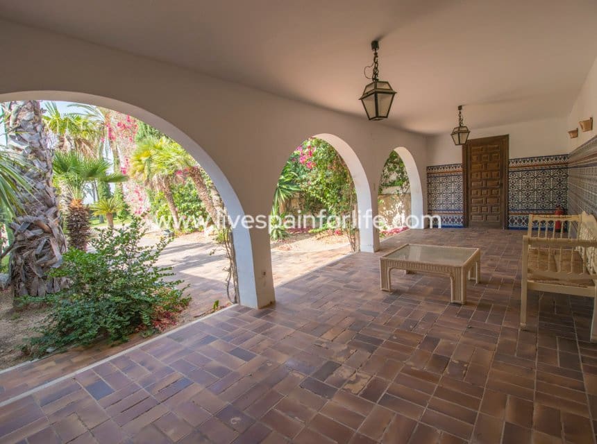 8 bedroom Business for sale in Novelda with pool garage - € 5,000,000 (Ref: 10117474)