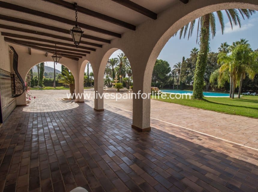 8 bedroom Business for sale in Novelda with pool garage - € 5,000,000 (Ref: 10117474)