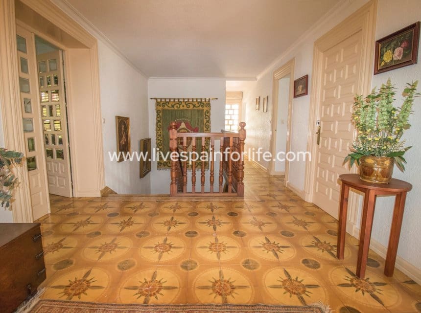 8 bedroom Business for sale in Novelda with pool garage - € 5,000,000 (Ref: 10117474)