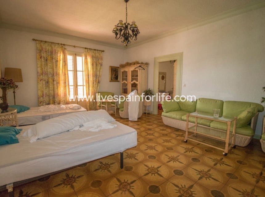 8 bedroom Business for sale in Novelda with pool garage - € 5,000,000 (Ref: 10117474)