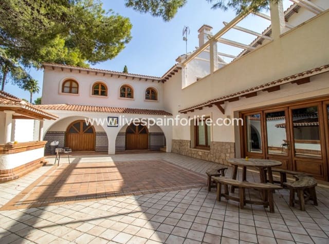 8 bedroom Business for sale in Novelda with pool garage - € 5,000,000 (Ref: 10117474)
