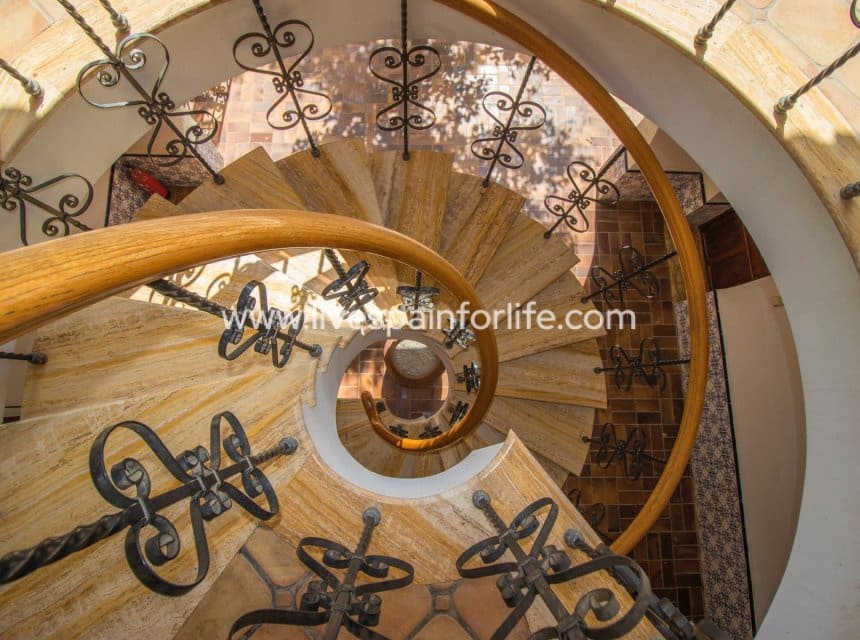 8 bedroom Business for sale in Novelda with pool garage - € 5,000,000 (Ref: 10117474)