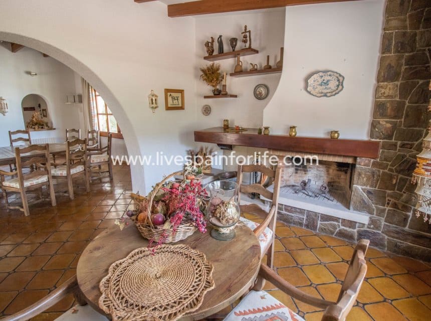 8 bedroom Business for sale in Novelda with pool garage - € 5,000,000 (Ref: 10117474)