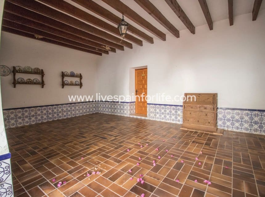 8 bedroom Business for sale in Novelda with pool garage - € 5,000,000 (Ref: 10117474)