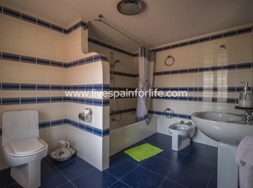 8 bedroom Business for sale in Novelda with pool garage - € 5,000,000 (Ref: 10117474)
