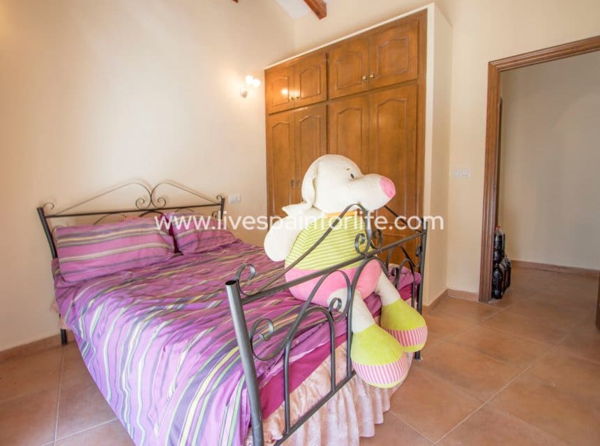 4 bedroom Finca/Country House for sale in Catral with pool garage - € 440,000 (Ref: 10120524)