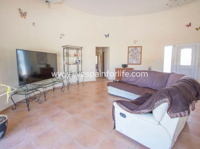 4 bedroom Finca/Country House for sale in Catral with pool garage - € 440,000 (Ref: 10120524)