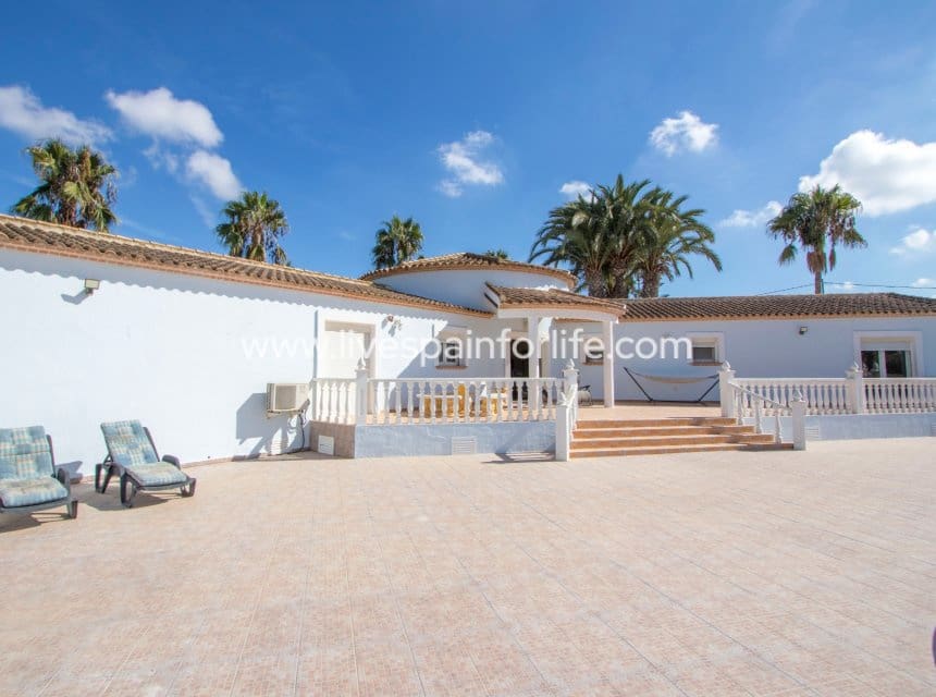 Finca/Casa Rural de 4 habitaciones en Catral en venta con piscina garaje - 440.000 € (Ref: 10120722)