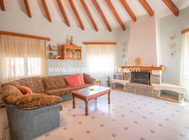 3 bedroom Finca/Country House for sale in Albatera with pool garage - € 349,000 (Ref: 10120738)