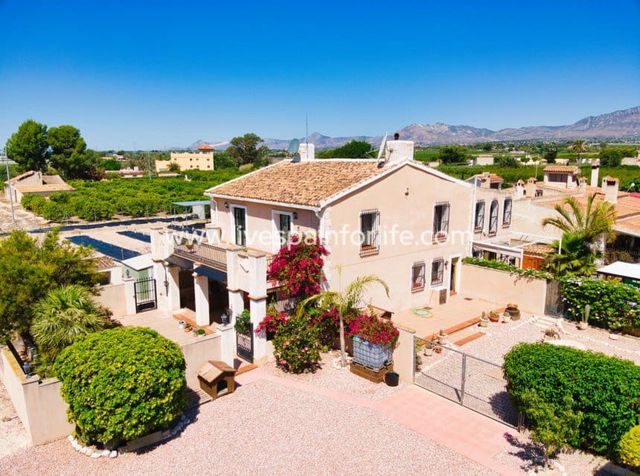 5 chambre Finca/Maison de Campagne à vendre à Albatera avec garage - 299 950 € (Ref: 10120741)