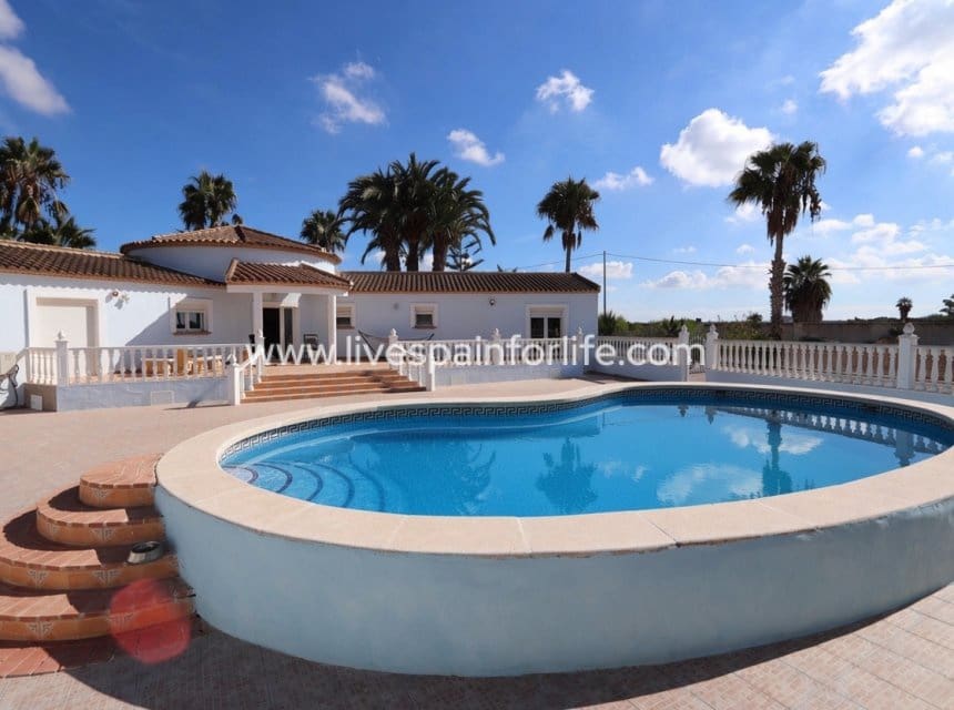 4 soveværelse Finca/Landehus til salg i Catral med swimmingpool garage - € 440.000 (Ref: 10134980)