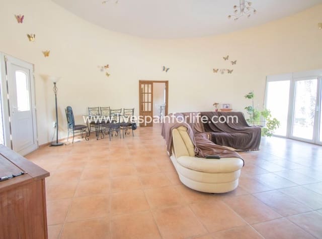 4 soveværelse Finca/Landehus til salg i Catral med swimmingpool garage - € 440.000 (Ref: 10134980)