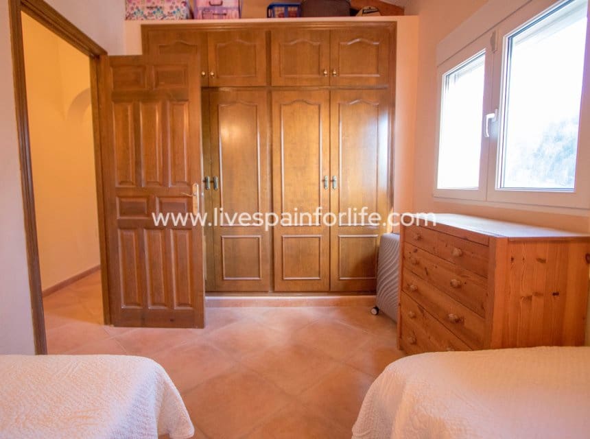4 soveværelse Finca/Landehus til salg i Catral med swimmingpool garage - € 440.000 (Ref: 10134980)