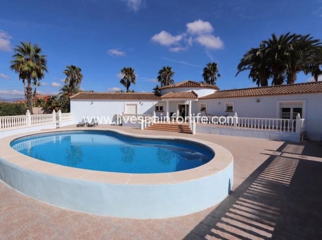 4 soveværelse Finca/Landehus til salg i Catral med swimmingpool garage - € 440.000 (Ref: 10134980)