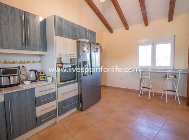 4 soveværelse Finca/Landehus til salg i Catral med swimmingpool garage - € 440.000 (Ref: 10134980)