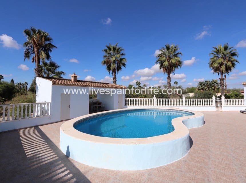 4 soveværelse Finca/Landehus til salg i Catral med swimmingpool garage - € 440.000 (Ref: 10134980)