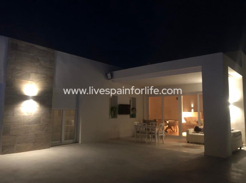 3 quarto Moradia para venda em La Romana com piscina garagem - 362 040 € (Ref: 10140147)