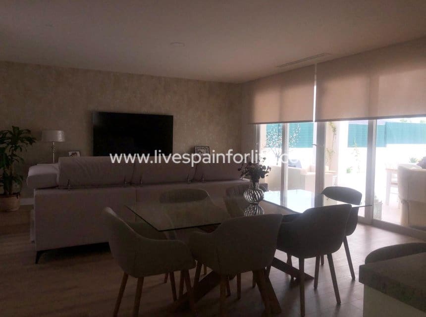 3 quarto Moradia para venda em La Romana com piscina garagem - 362 040 € (Ref: 10140147)