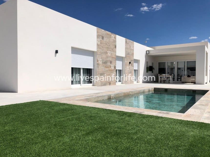3 quarto Moradia para venda em La Romana com piscina garagem - 362 040 € (Ref: 10140147)