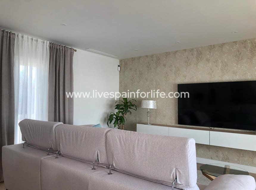 3 quarto Moradia para venda em La Romana com piscina garagem - 362 040 € (Ref: 10140147)