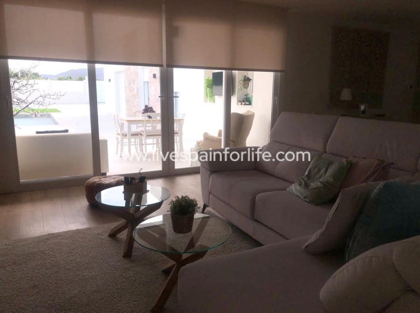 3 quarto Moradia para venda em La Romana com piscina garagem - 362 040 € (Ref: 10140147)