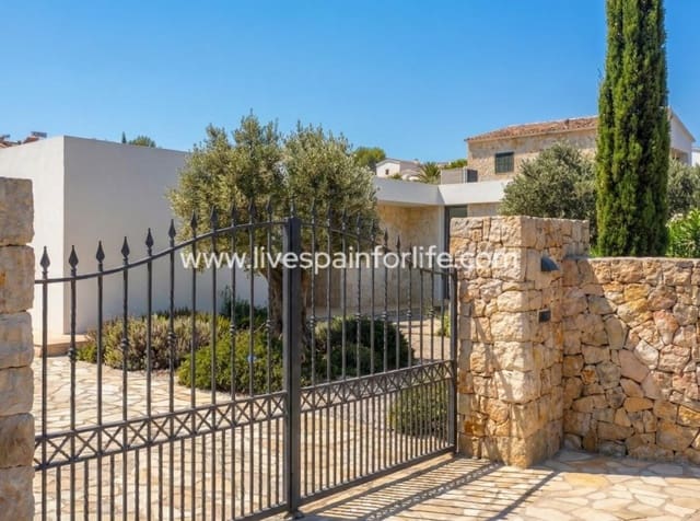 3 quarto Moradia para venda em La Romana com piscina garagem - 362 040 € (Ref: 10140147)