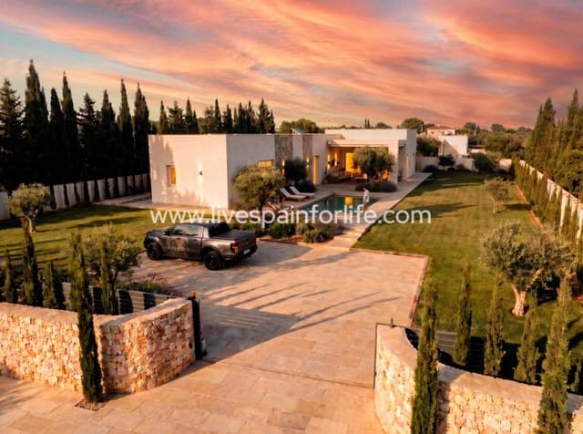 3 quarto Moradia para venda em La Romana com piscina garagem - 362 040 € (Ref: 10140147)