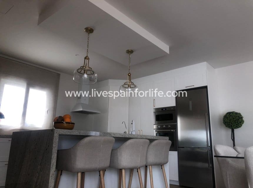 Chalet de 3 habitaciones en Pinoso en venta con piscina - 357.927 € (Ref: 10140149)