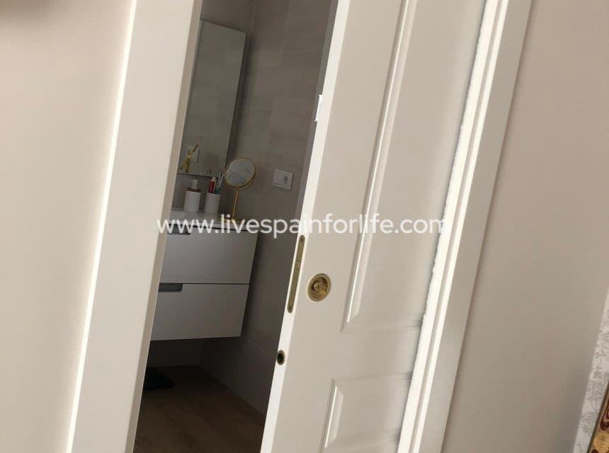 Chalet de 3 habitaciones en Pinoso en venta con piscina - 357.927 € (Ref: 10140149)