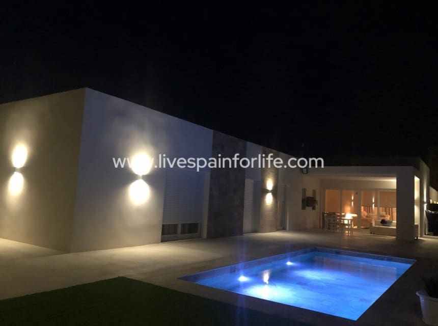 Chalet de 3 habitaciones en Pinoso en venta con piscina - 357.927 € (Ref: 10140149)