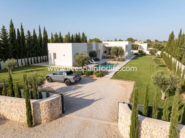 Chalet de 3 habitaciones en Pinoso en venta con piscina - 357.927 € (Ref: 10140149)