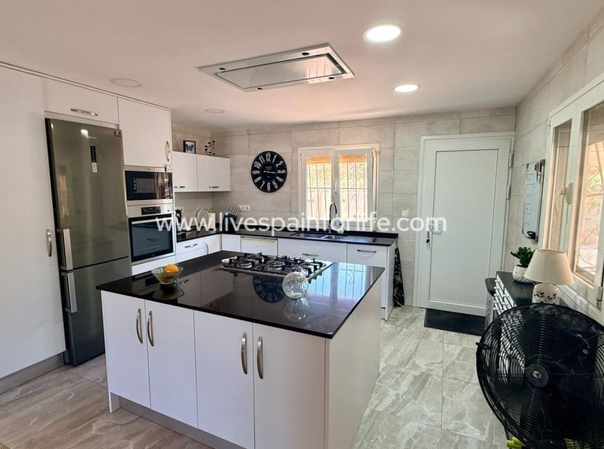4 slaapkamer Finca/Landhuis te koop in Hondon de los Frailes met zwembad garage - € 339.950 (Ref: 10140280)