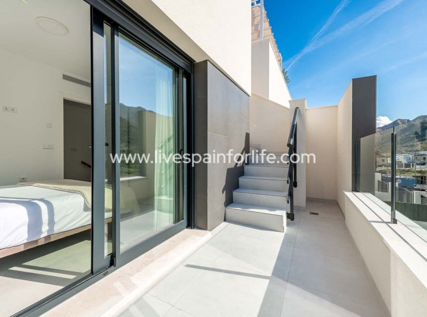 3 bedroom Townhouse for sale in Cox with pool garage - € 223,000 (Ref: 10140281)