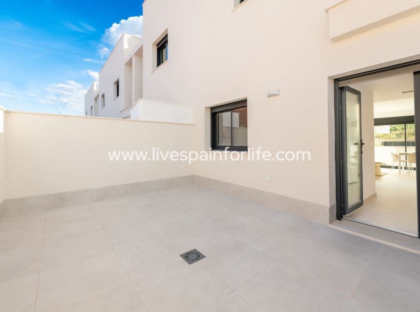 3 bedroom Townhouse for sale in Cox with pool garage - € 223,000 (Ref: 10140281)