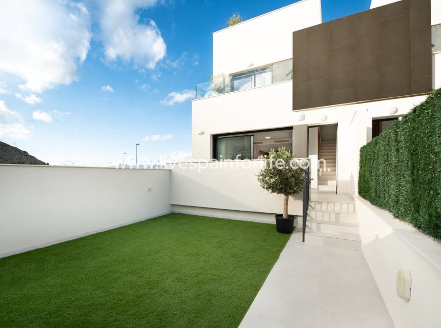 3 bedroom Townhouse for sale in Cox with pool garage - € 223,000 (Ref: 10140281)