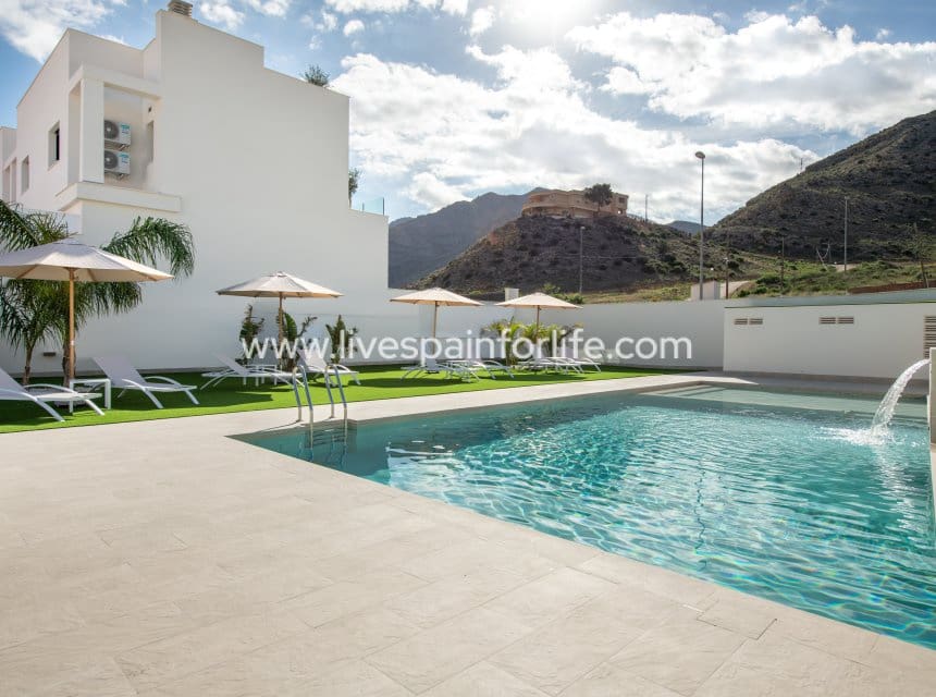 3 bedroom Townhouse for sale in Cox with pool garage - € 223,000 (Ref: 10140281)