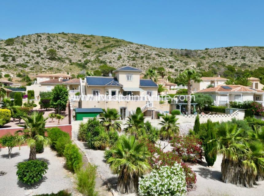 7 bedroom Villa for sale in Hondon de las Nieves with pool garage - € 399,950 (Ref: 10140282)