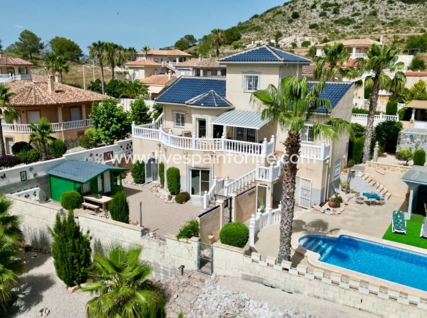 7 bedroom Villa for sale in Hondon de las Nieves with pool garage - € 399,950 (Ref: 10140282)